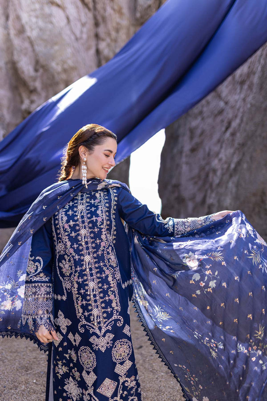 DHANAK EMBORIDED SHIRT PLAIN TROUSER EMBORIDED