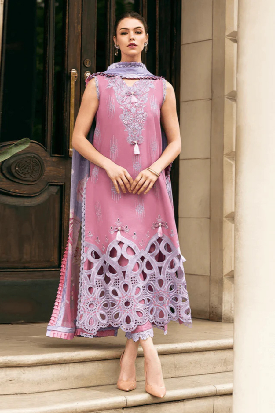 LAWN 3PC EMBROIDERED SHIRT PLAIN TROUSER (D-PATCH CUTTWORK ) PRINTED DUPATA D-514