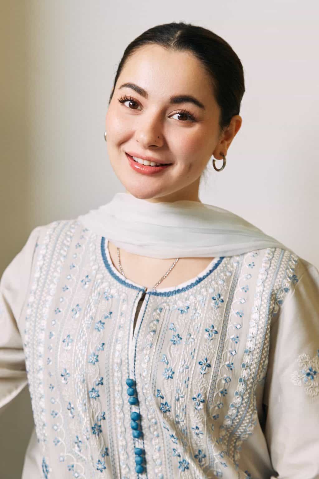 LAWN 3PC EMBROIDERED SHIRT PLAIN TROUSER (D-PATCH ) monar printed DUPATA D-1022