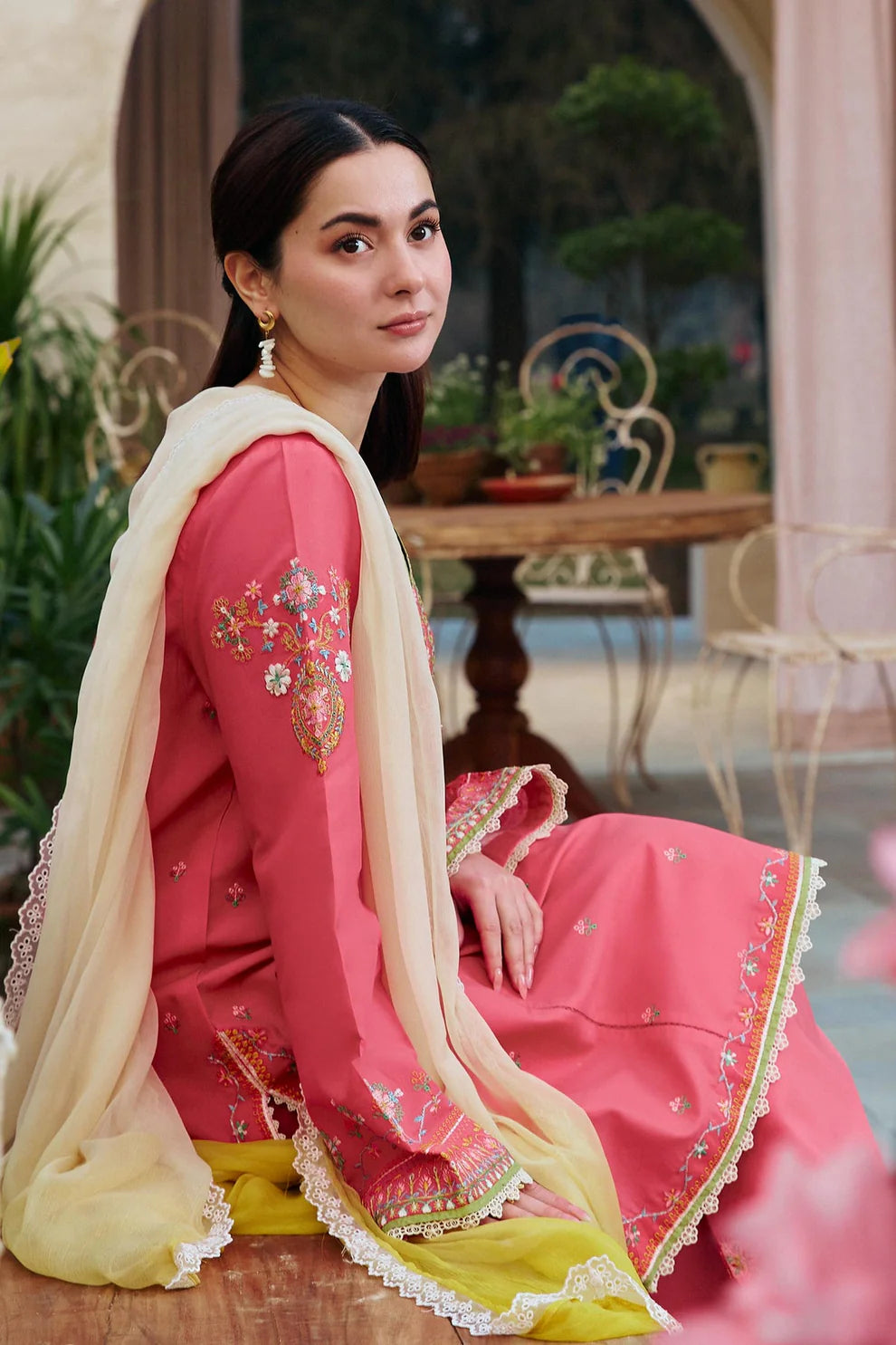 LAWN 3PC EMBROIDERED SHIRT PLAIN TROUSER PRINTED DUPATA D-1096