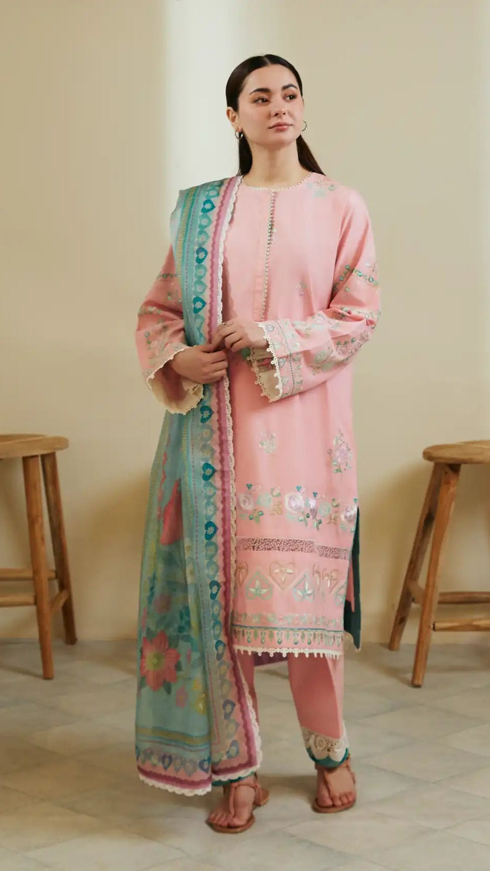 LAWN 3PC EMBROIDERED SHIRT PLAIN TROUSER (D-PATCH ) monar printed DUPATA D-1032