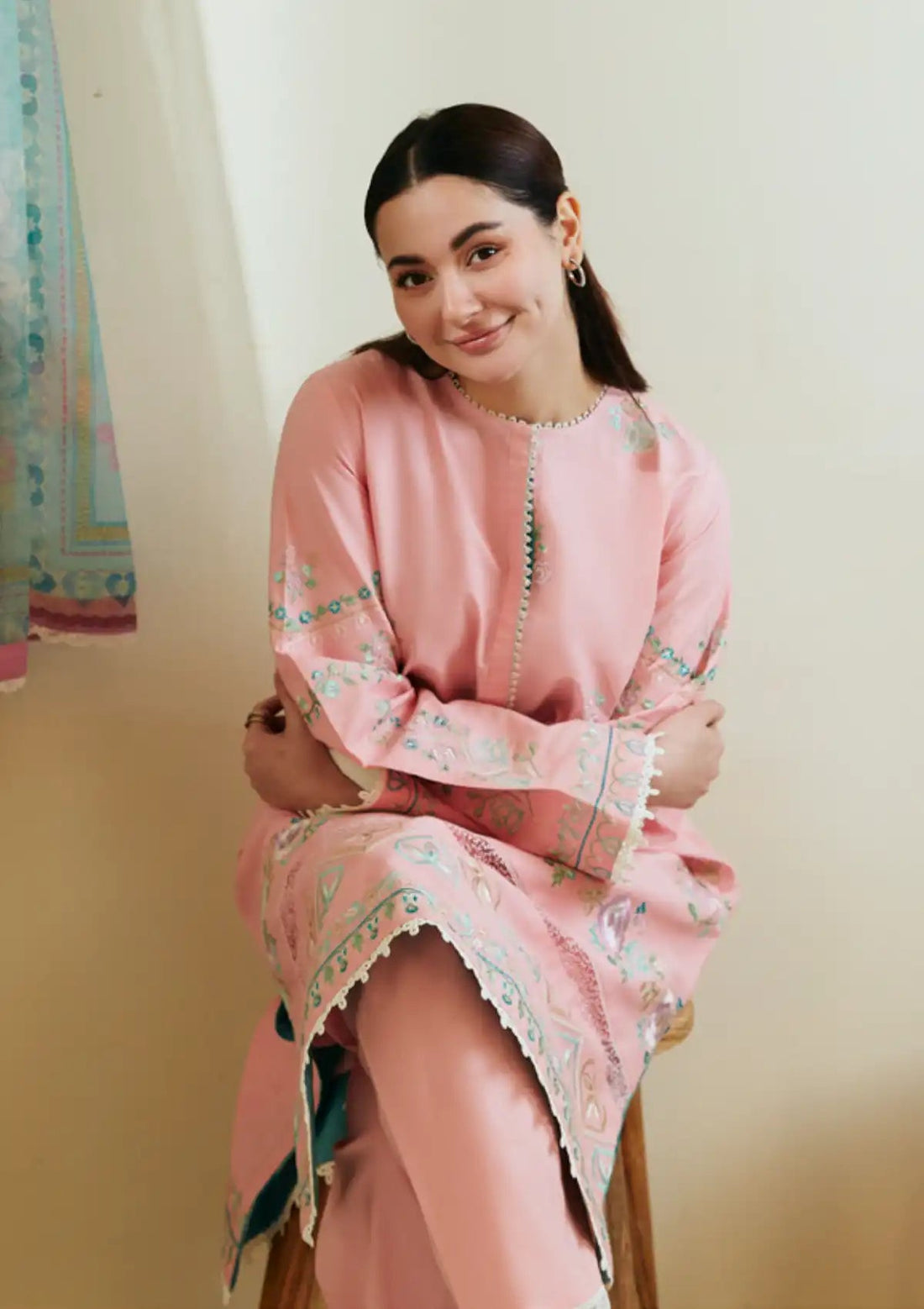 LAWN 3PC EMBROIDERED SHIRT PLAIN TROUSER (D-PATCH ) monar printed DUPATA D-1032