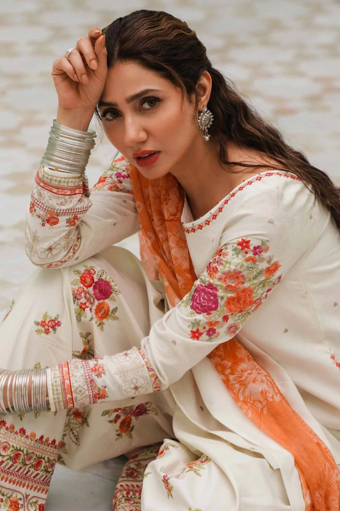 LAWN 3PC EMBROIDERED SHIRT SLEEVES TROUSER PRINTED DUPATA 124-AL